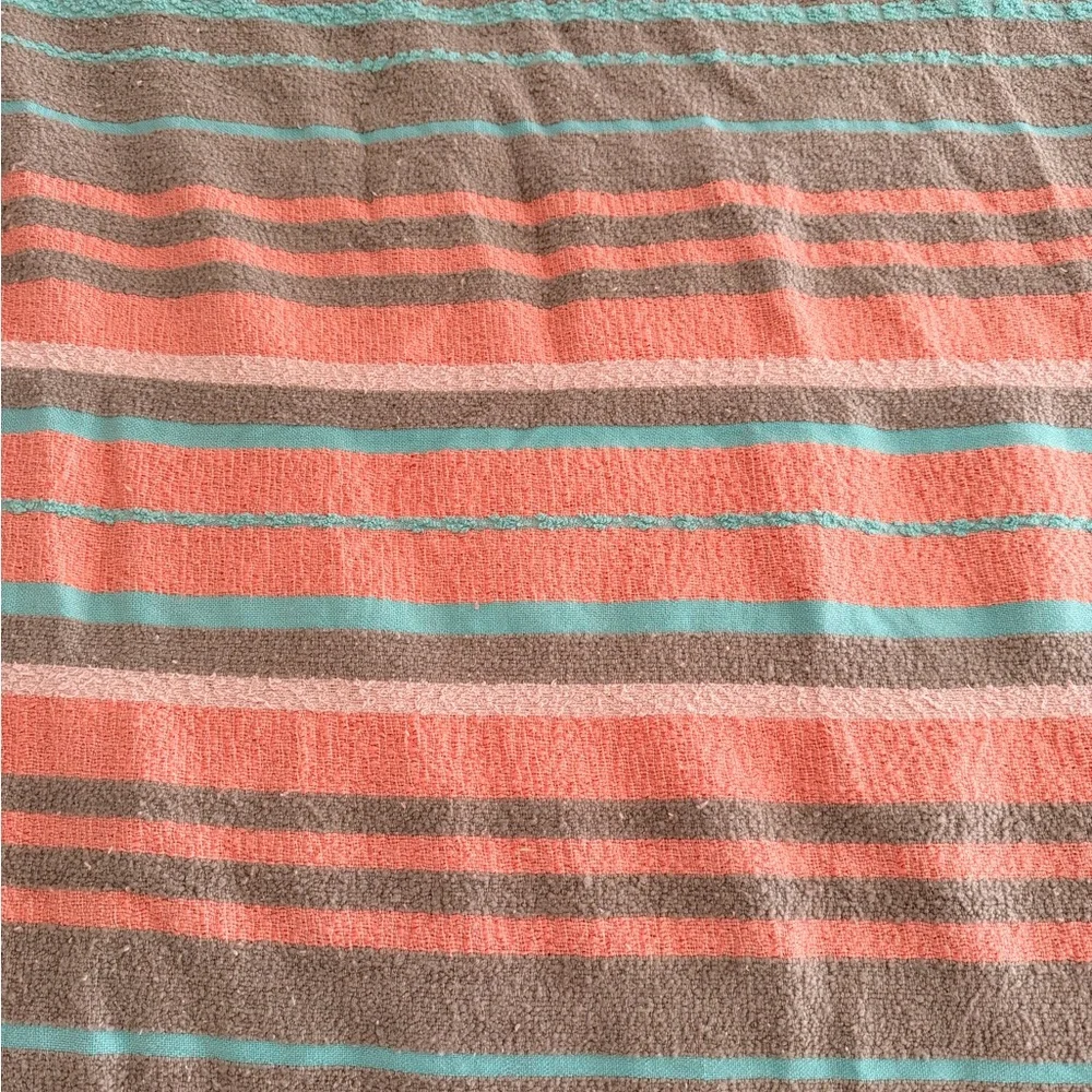 Crate & Barrel - Twin Size Duvet Cover and Matching Standard Sham